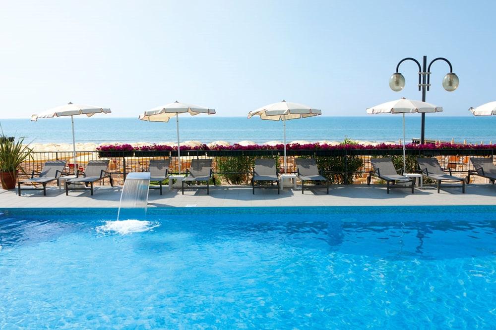 Hotel Victoria Frontemare Lido di Jesolo Exterior foto