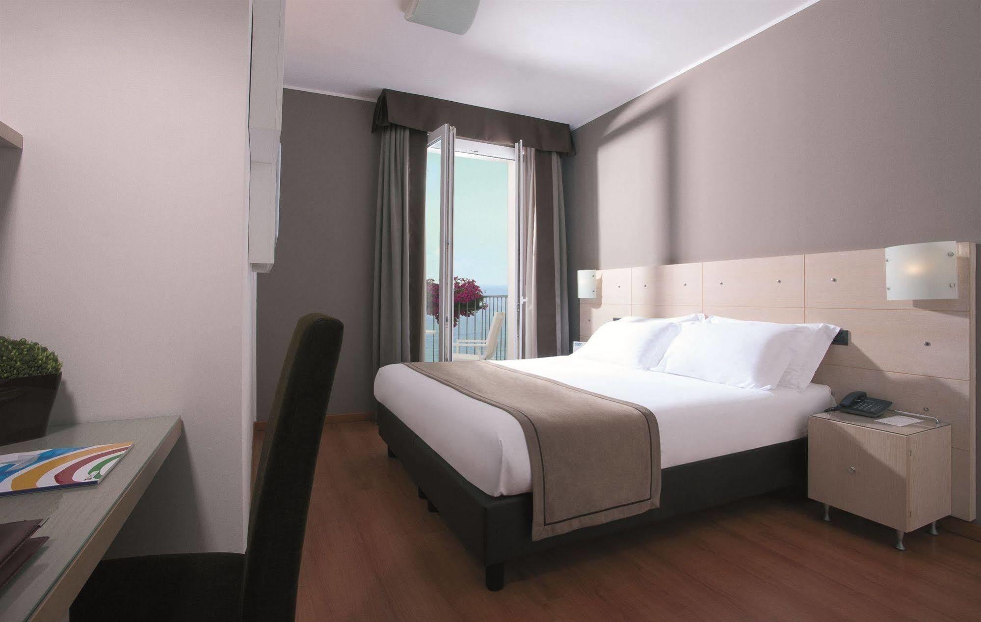 Hotel Victoria Frontemare Lido di Jesolo Exterior foto